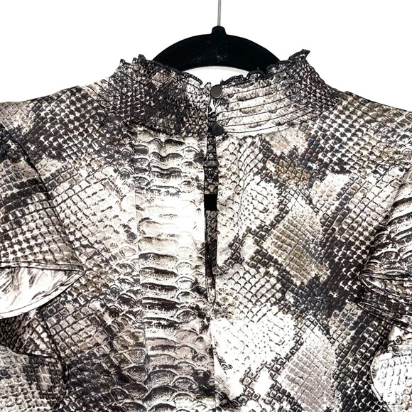 1. State Brown Snakeskin Print Smock Neck Flutter Sleeve Blouse Medium Women’s - Picture 6 of 11